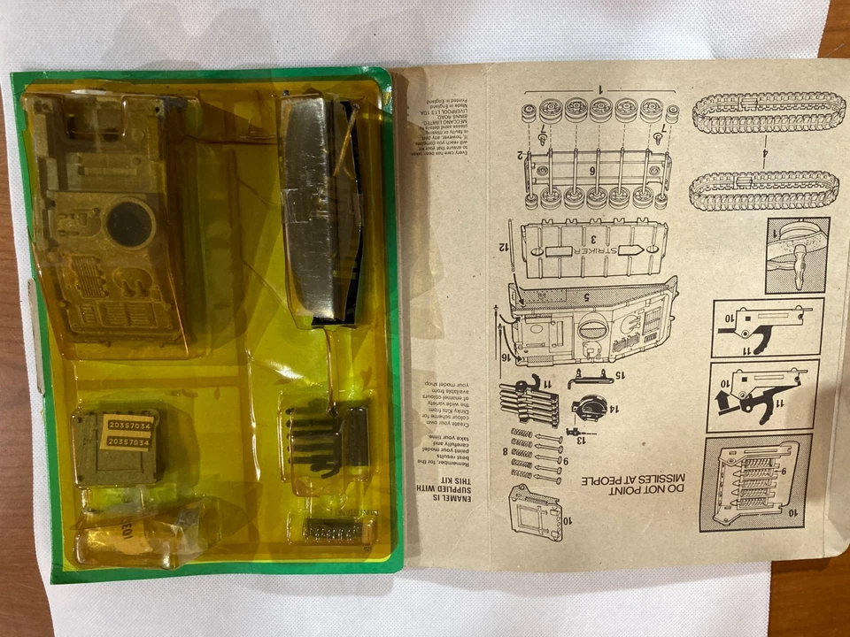 Mezzi militari dinky kit metal - 4 kits in scatola originale con segni del tempo - Immagine 3 di 4