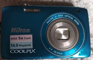 Nikon Coolpix S3100 14.0MP Compact Digital Camera + charging cable . Working