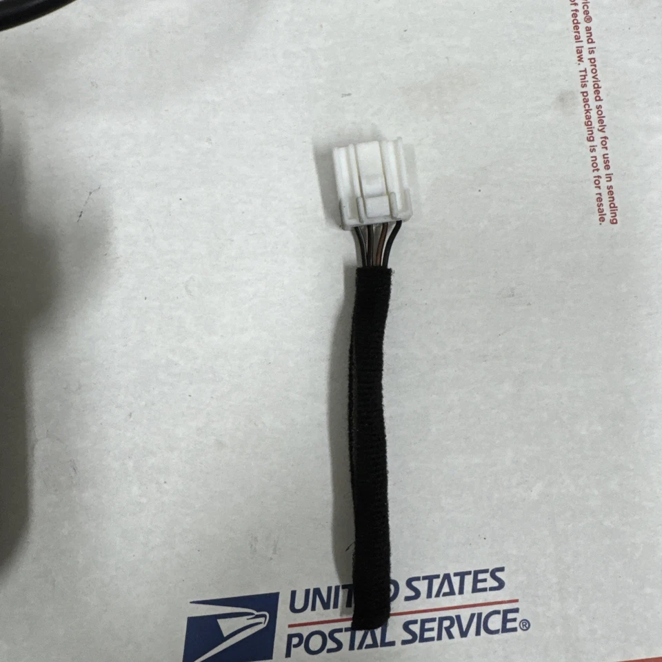 Actuador de cierre de maletero Hyundai Genesis 09-14 OEM sedán Foto 3 de 4