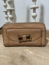 Chloé Leather Zip-Around Wallet with Bow Detail – Tan Brown – Authentic