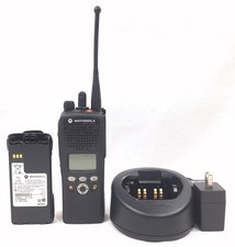 Motorola XTS 2000 UHF Digital Handheld Radio H66QDC9PW5BN W/ 2 Batteries 40244 