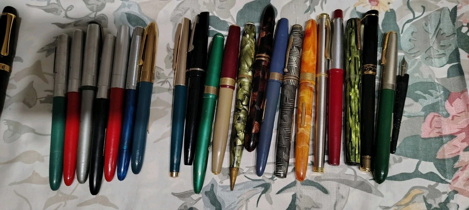 LOT OF 53 DIFFERENT FOUNTAIN PENS MOSTLY MADE IN USA - product detail image 4
