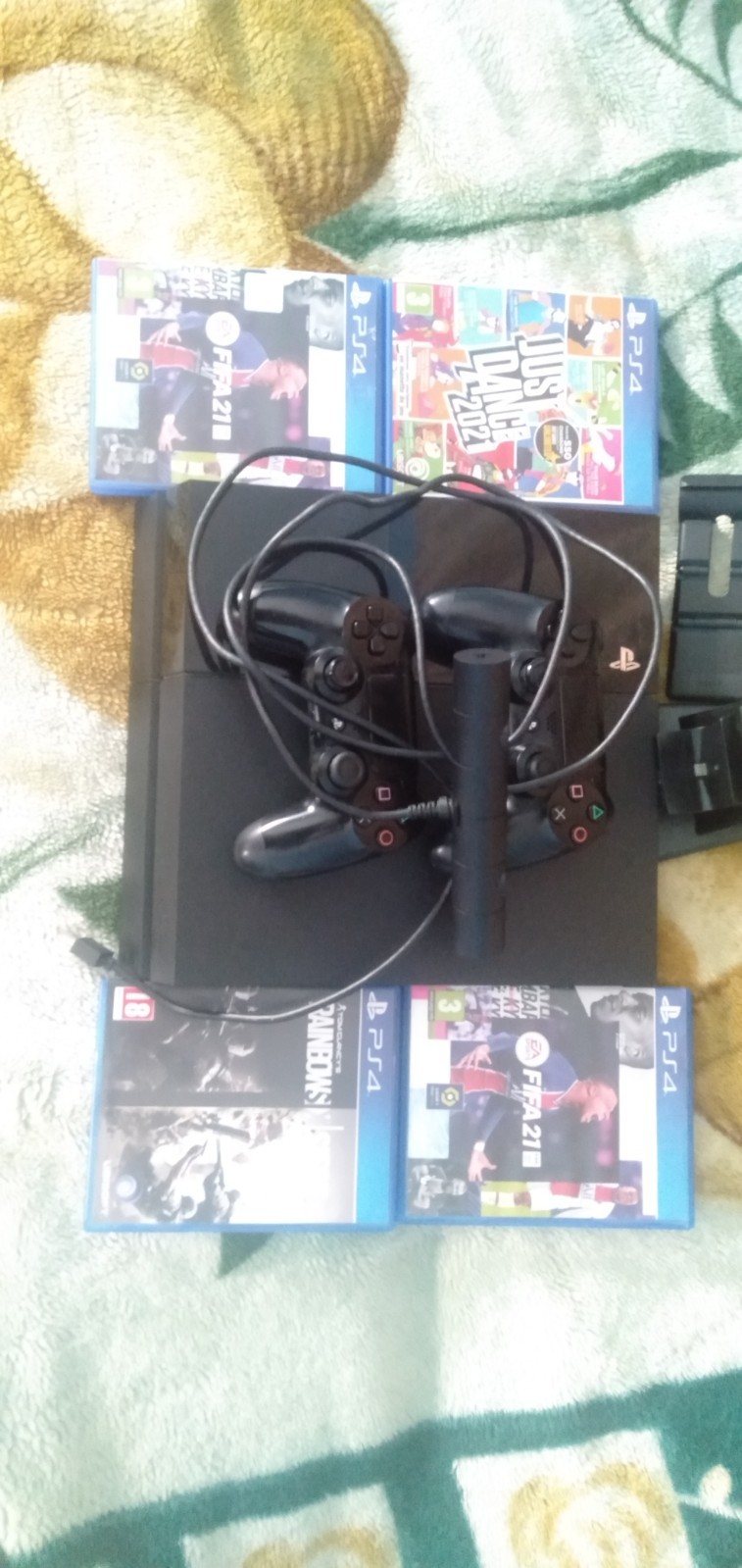 Console PS4 Sony 500 Go Noire : Plateforme de Salon Jet Black avec Manette DualShock 4