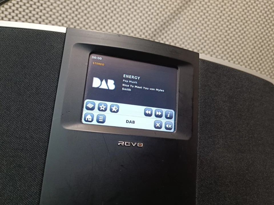 REVO IKON DAB FM Digital I-POD AUX LAN Out Internet Radio Touchscreen - Bild 2 von 4