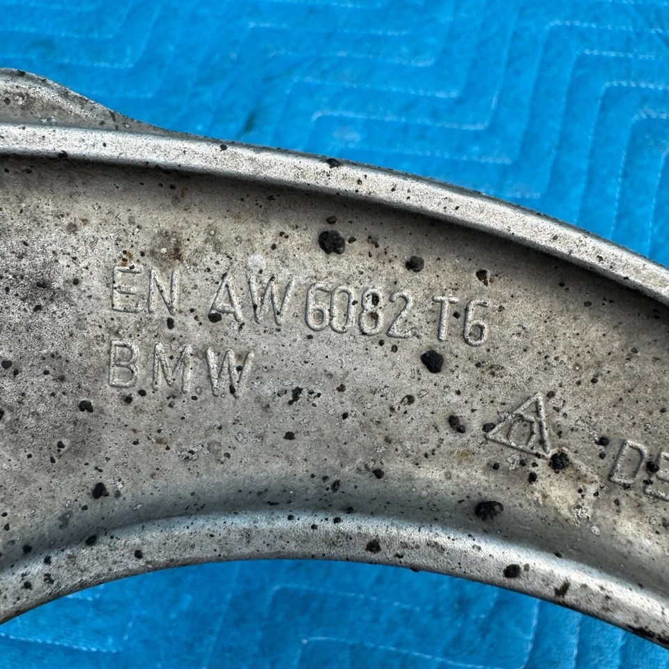 Braço de controle superior dianteiro direito BMW 650i xDrive 2012–2017 fabricante de equipamento original K189018 - Imagem 2 de 4