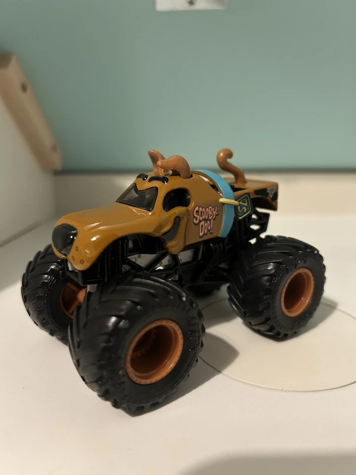 Hot Wheels Monster Jam Scooby-Doo Monster Truck 1:64 Diecast Vehicle - Image 3 of 3