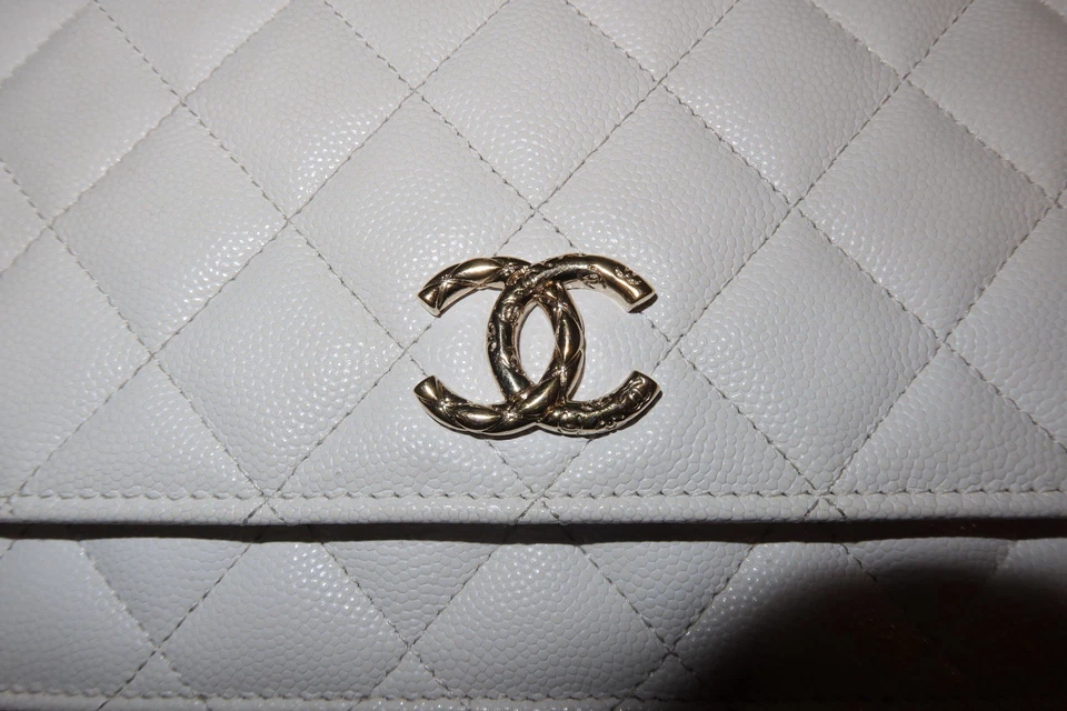 Cartera Chabel con cadena herrajes champagne blanco 2024 Foto 4 de 4