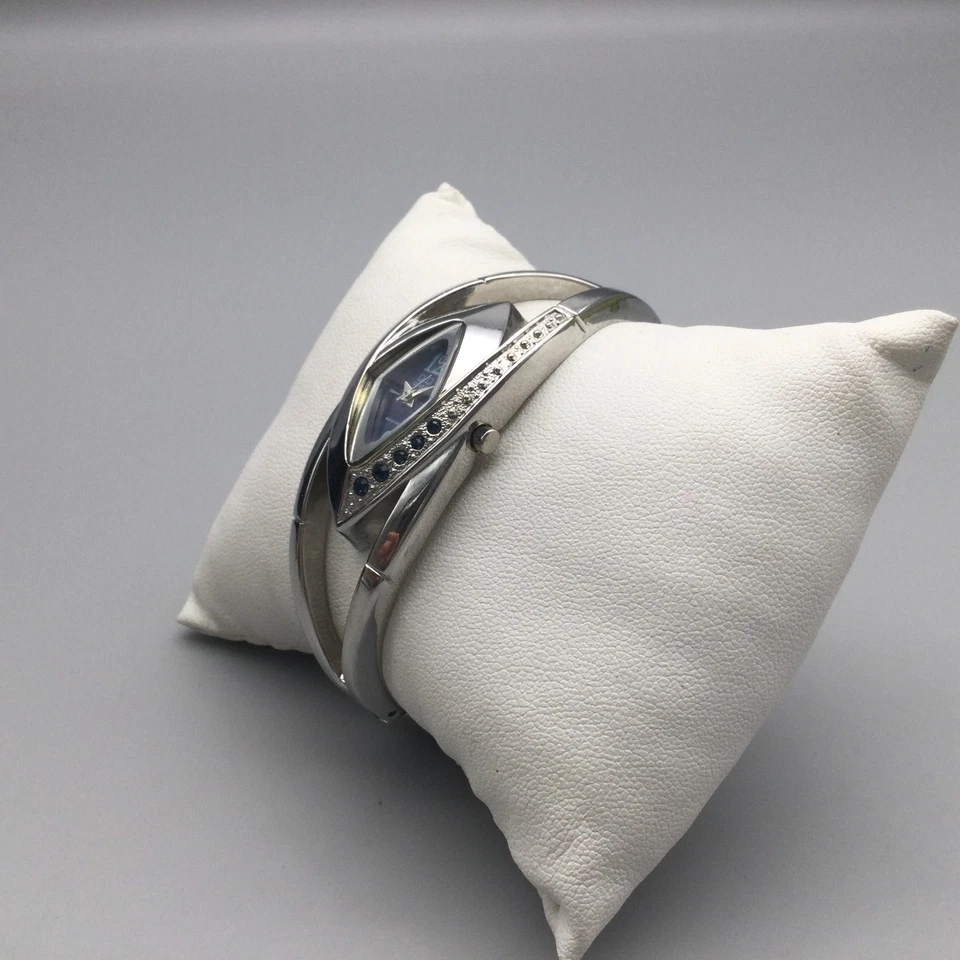 Q&Q Reloj Brazalete Mujer 21mm Tono Plata Cristales Azul Ovalado Batería Nueva 6.75" Foto 4 de 4