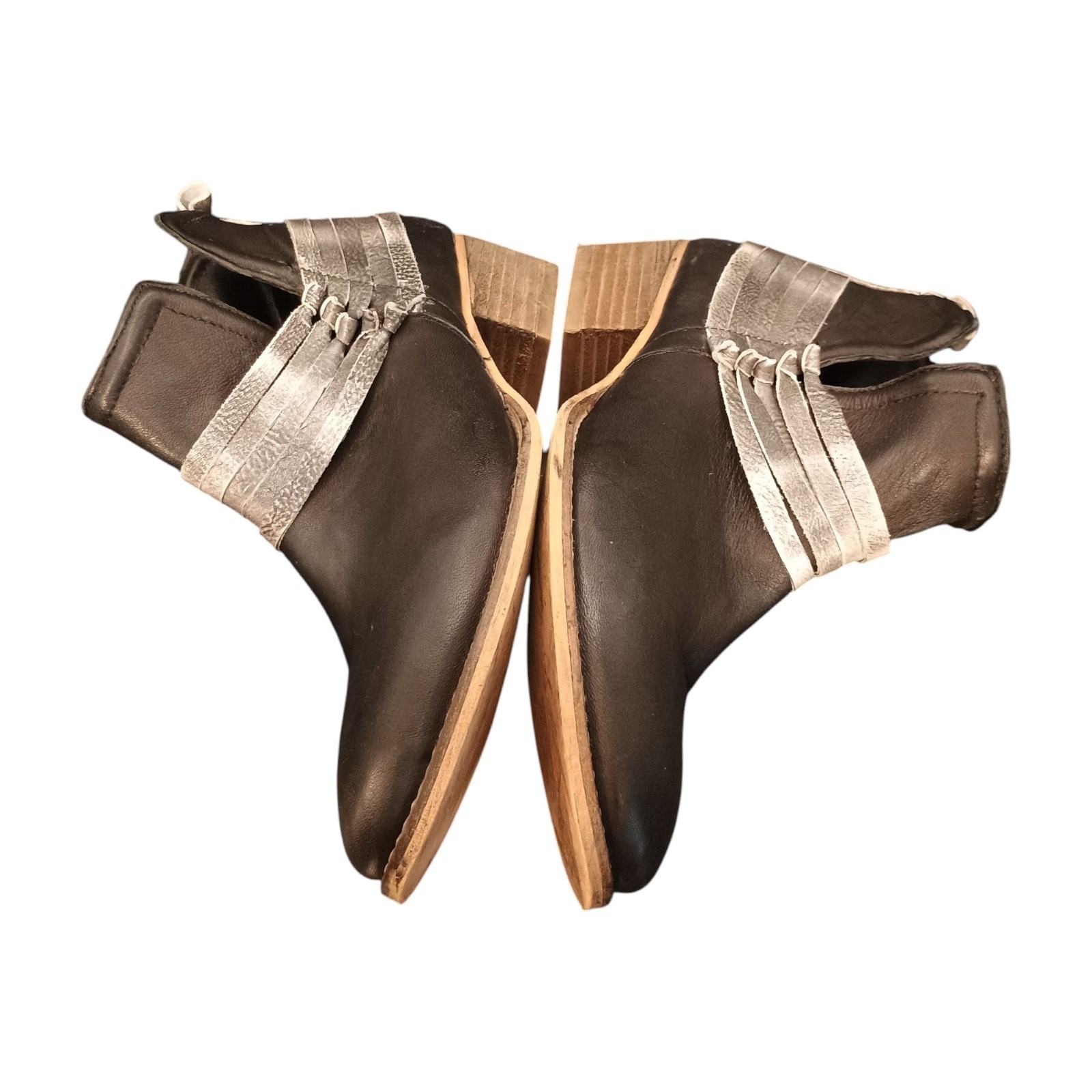 Diba Women's True Leather Sly Fox Pull On Bootie Black & Gray Straps Size 9.5M 