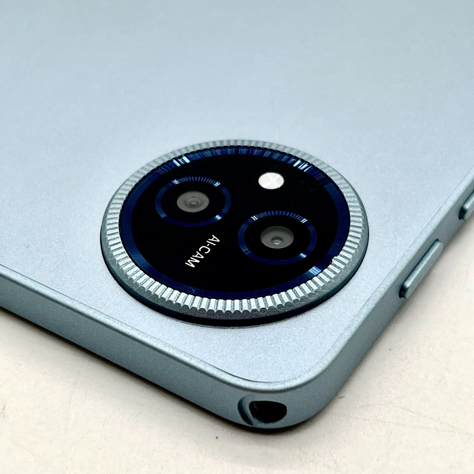 Reindoo Tablet w Wireless Keyboard And Stylus 14