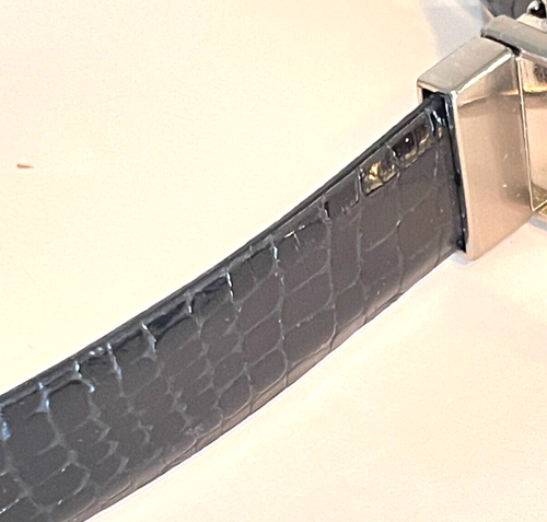 Belt. Reversable from Black to Grayish Silver Snake Pattern. 34" Long. - Picture 8 of 9