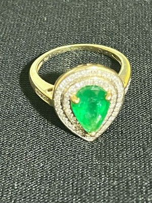 Atemberaubender natürlicher Smaragd und Diamant Halo Ring. Größe 5