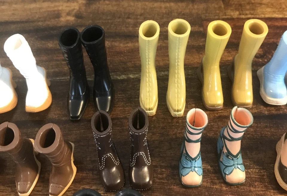 Lot of 36 Pairs Bratz Doll Shoes Boots & Sandals Replacements - Image 4 of 4