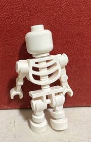 LEGO Fantasy Era Castle Minifigure Black Skeleton Warrior 7094 & White Skeleton