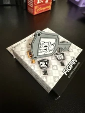 FiGPiN Disney Kingdom Hearts Mini Mystery box - UNCOMMON 3:10 Donald Duck (Y869)