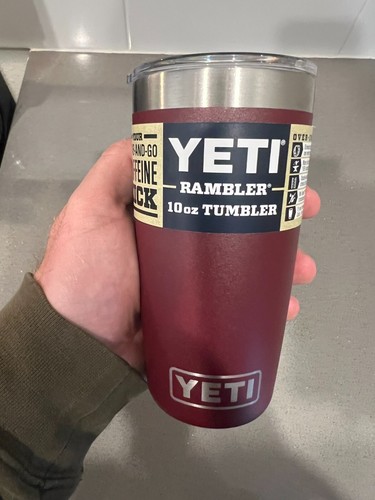 Vaso YETI Rambler 10 oz Wild Vine rojo con tapa MAGSLIDER - Imagen 2 de 6