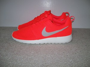 nike vapormax total crimson