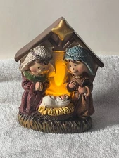 Christmas miniature nativity manger lights up OH9148