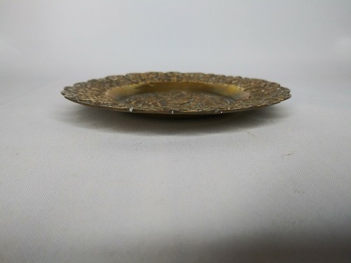 Bandeja decorativa de bronce estampada hecha en Jordania - Imagen 7 de 12