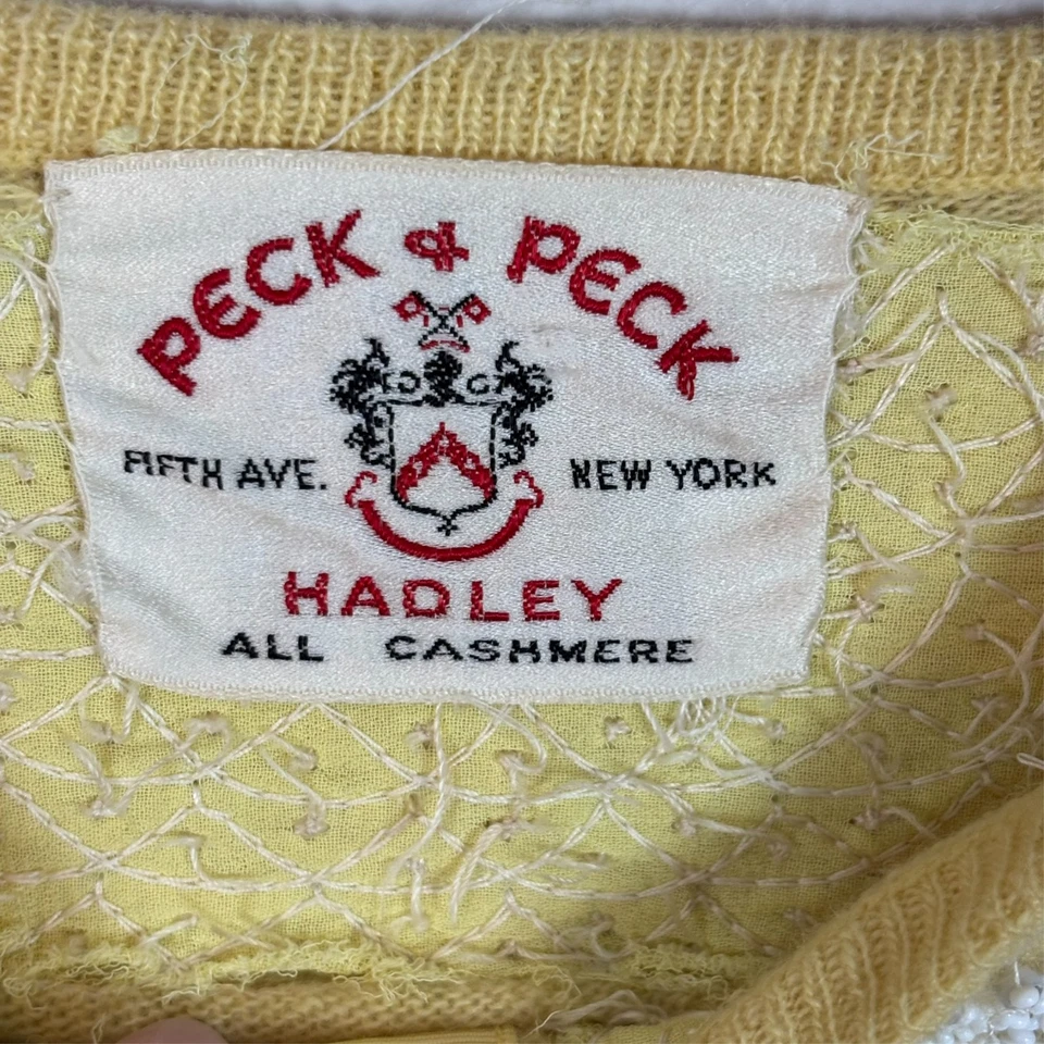 Cárdigan vintage con cuentas amarillo cachemir Peck & Peck para mujer pequeño años 60 femenino Foto 4 de 4