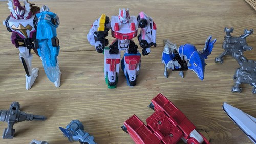 Power Rangers Bundle of Figures & Accessories Sold as Parts & Spares Only - Picture 3 of 22