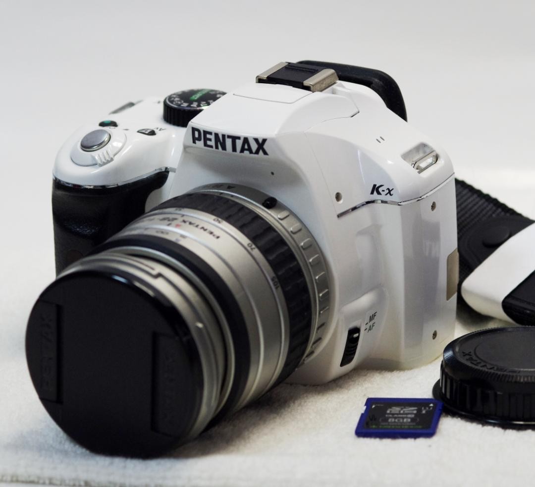 Pentax K-x White DSLR Camera with 28-105mm Lens 12.4MP SDHC