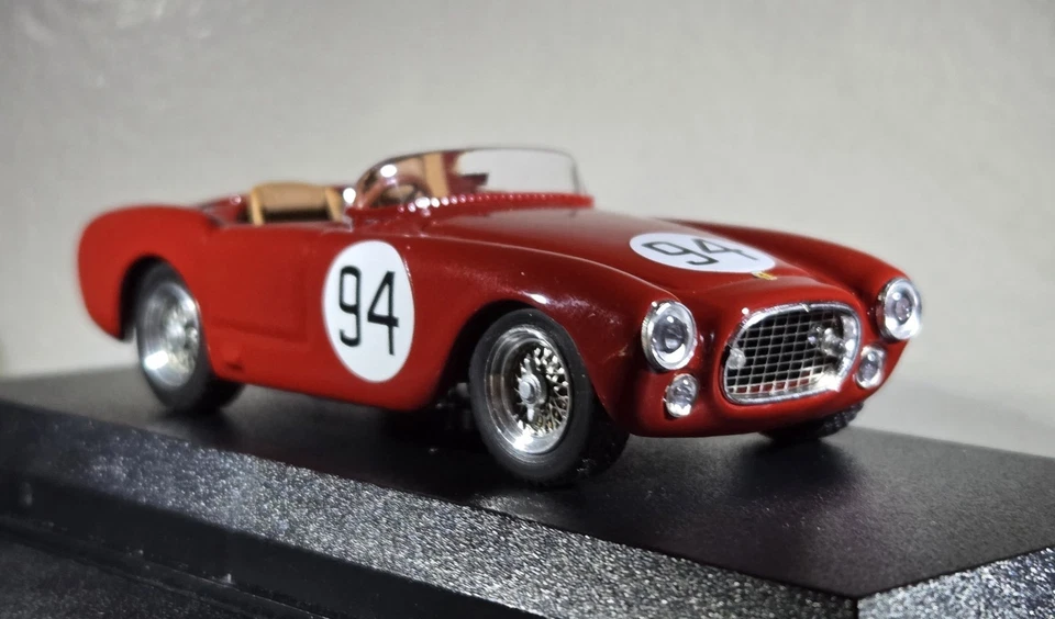 Ferrari 225S Spyder 1951 modelo artístico 1:43, hecho en Italia, como nuevo  Foto 2 de 4