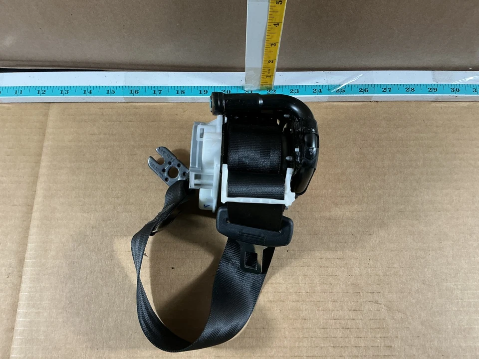 Audi A7 Quattro 2012-2018 retractor de cinturón de seguridad trasero derecho 4G0857805C OEM Foto 2 de 4