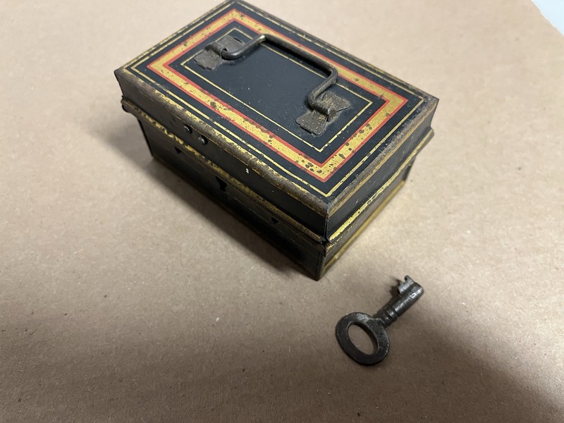 Antique Tin Cash Or Trinket Box, Hinged Lid, Metal Handle,Lock Key( Not Working)