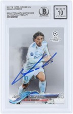 Tarjeta de 10 Beckett firmada por Luka Modric Real Madrid CF 2017-18 Topps cromada UEFA #38