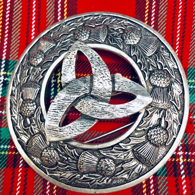 Scottish Kilt Fly Plaid Brooch Triskele Lead Free Pewter Nickel Pin