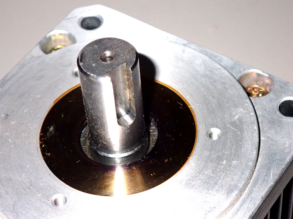 ORMEC AC Servo Motor MAC-E010D2/K1A NEW - Image 4 of 4