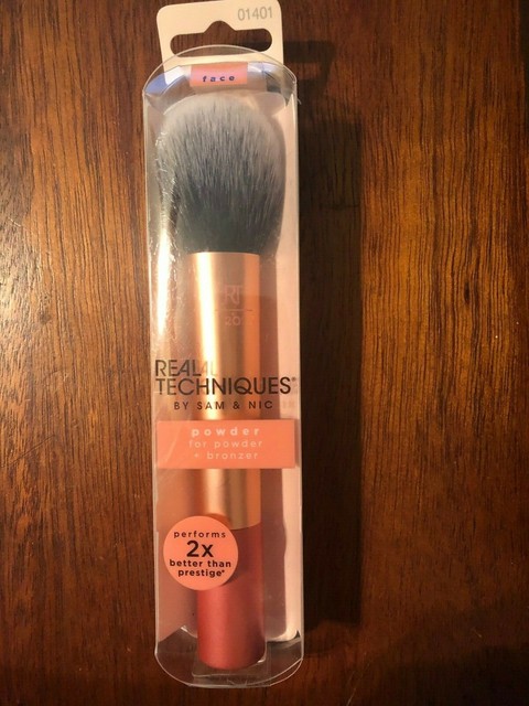 Real Techniques Powder Brush 201