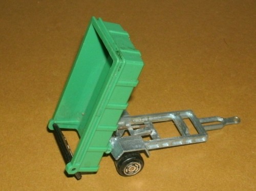 1/64 Size Tipping Farm Barge Wagon Trailer Accesssory - Majorette 316 Green - Picture 3 of 6