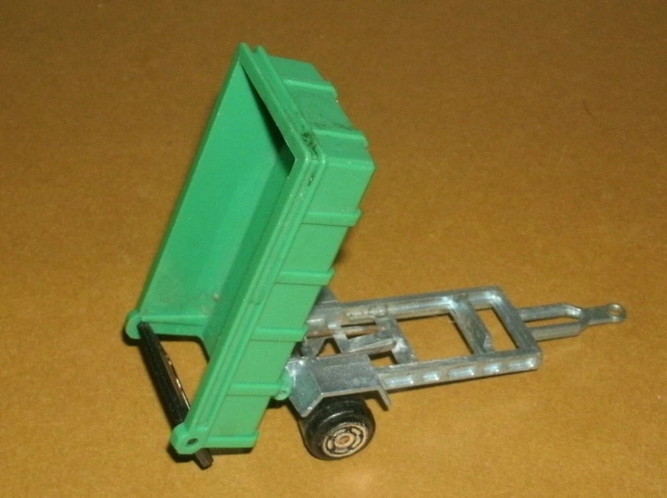 1/64 Size Tipping Farm Barge Wagon Trailer Accesssory - Majorette 316 Green - Image 3 of 4