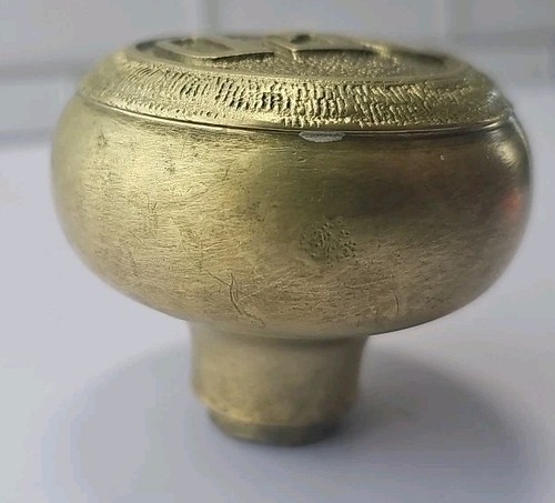 Antica maniglia in ottone goffrato "DFD" Detroit vigili del fuoco circa fine 1800 - Foto 5 di 15