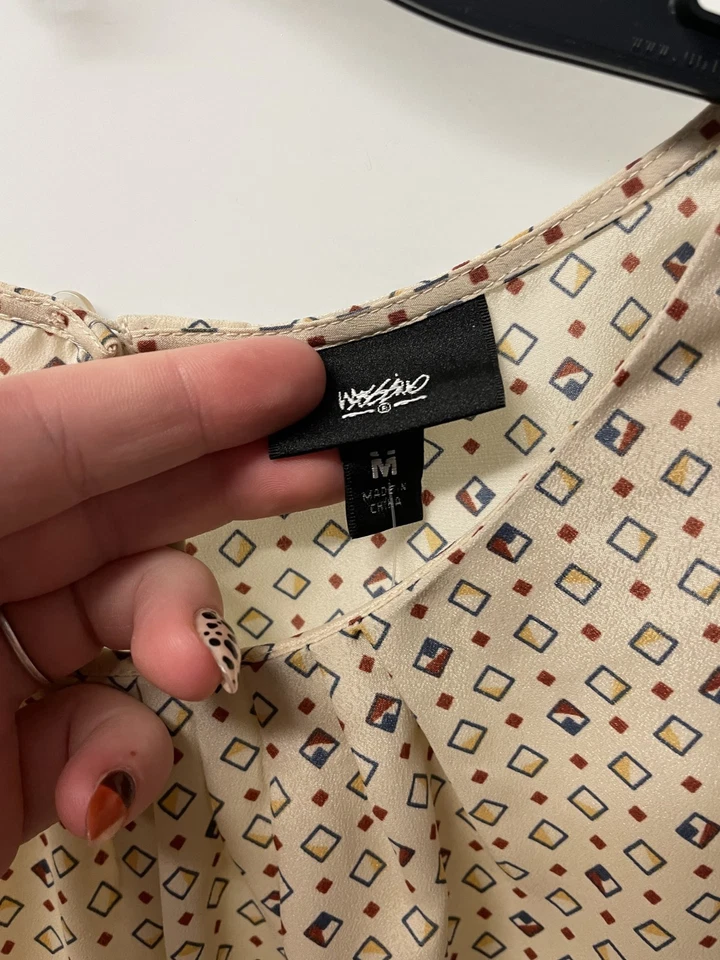 Blusa Mossimo de manga corta con patrón marrón para dama - talla M Foto 4 de 4