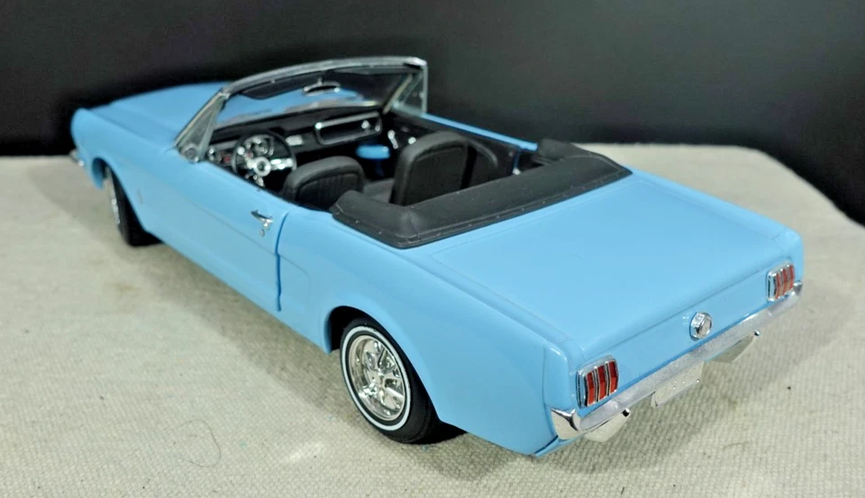 Ford Mustang 1965 Revell 1/18 Foto 4 de 4