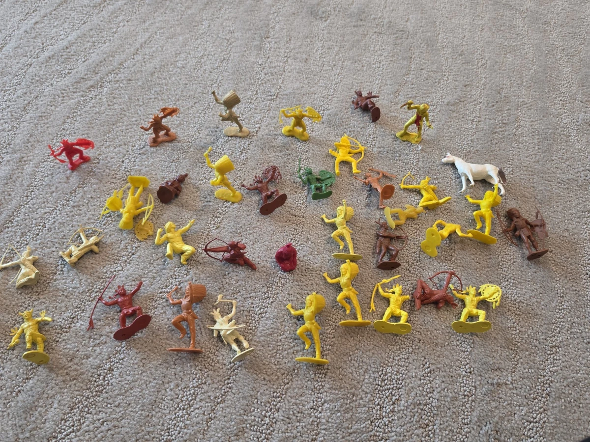Lot De 5 Figurines MARX 1/32 – Indiens Jaunes + Totem – Far West 1960-70 USA