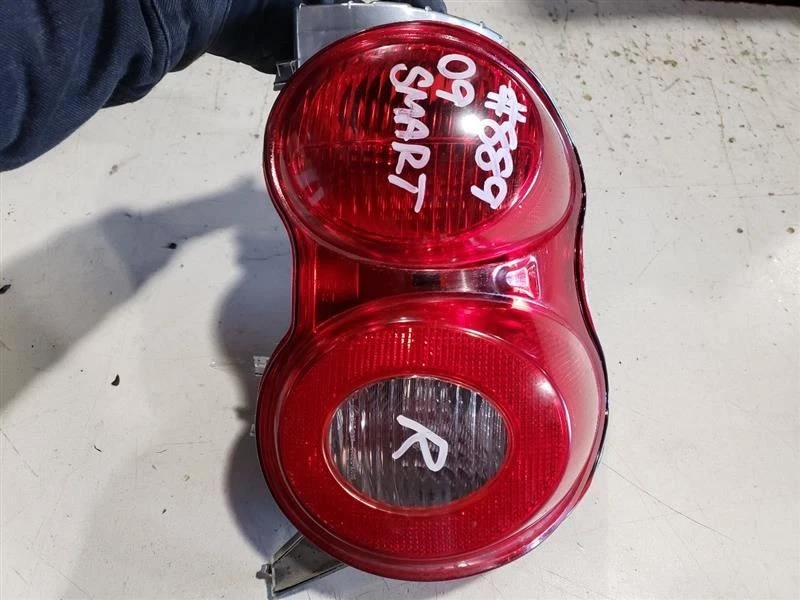 Luz trasera lateral Smart ForTwo 2009 pasajero derecho OEM A4518200664 Foto 4 de 4