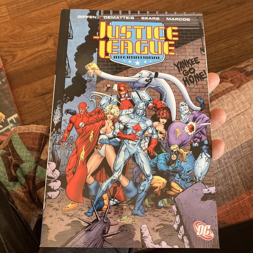 Justice League International Volume #5 TPB (DC Comics, March 2011) New - Afbeelding 1 van 3