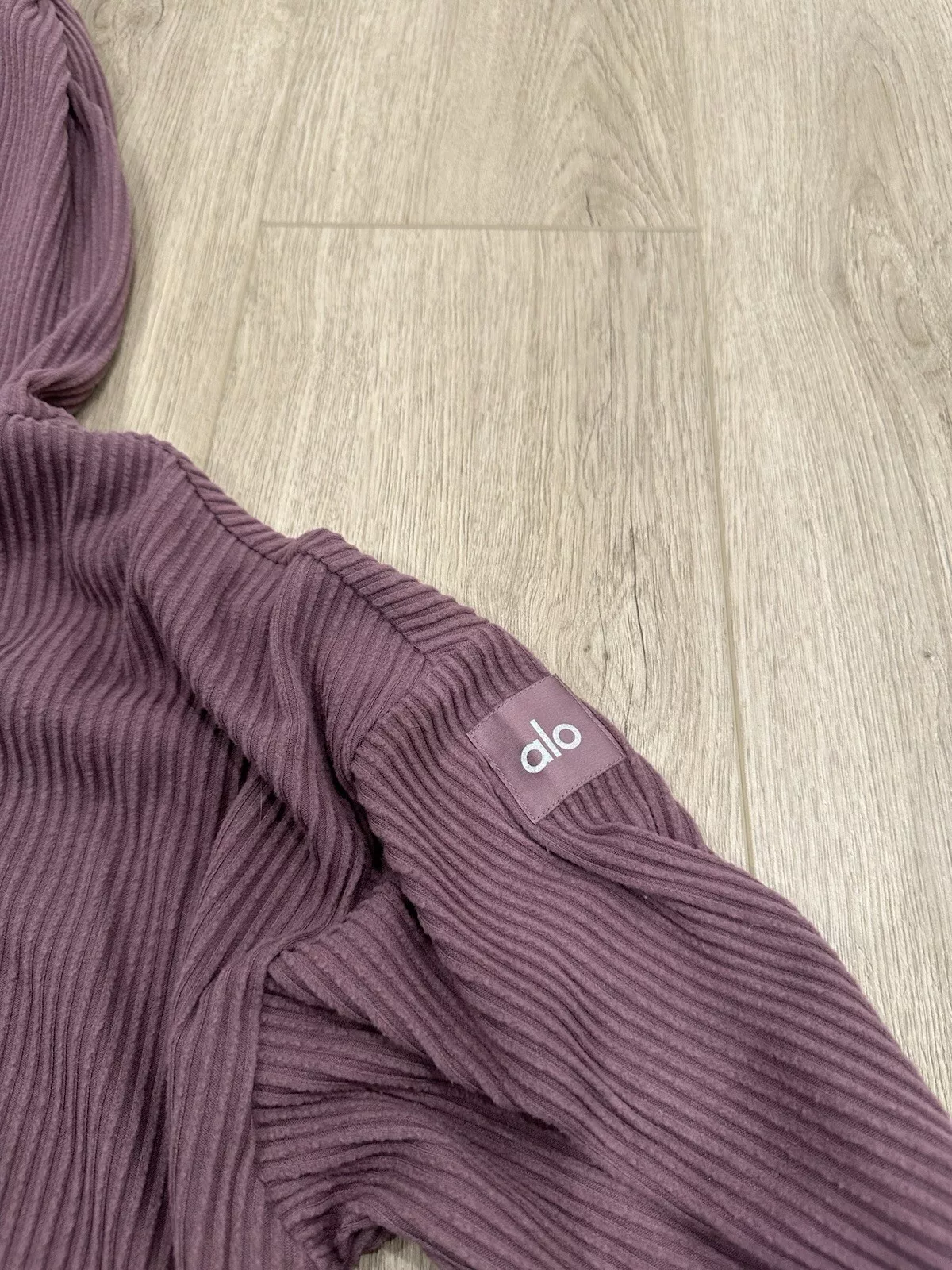 alo-yoga cropped ribbed comfy active hoodie