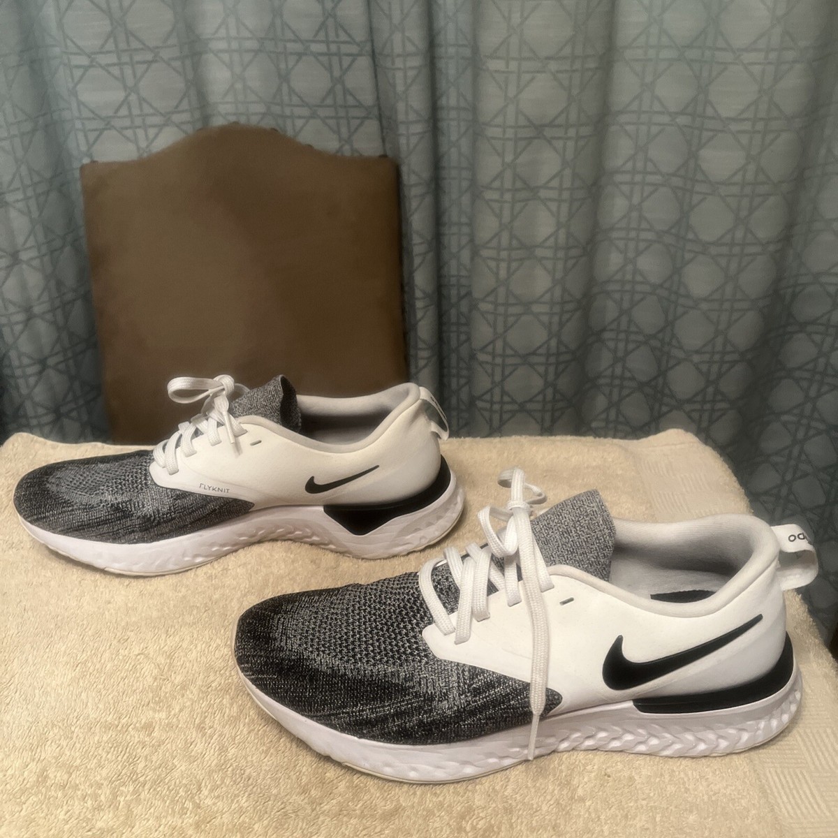 nike odyssey react flyknit 2 women's black white