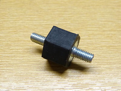 & NEU Gummilager Gummi Lager für Motorwanne Schallschutzwanne für VW Bus T4 2B2