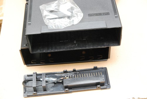 Car stereo anti theft quick release mount 16 contacts ISO 52 - Picture 2 of 2