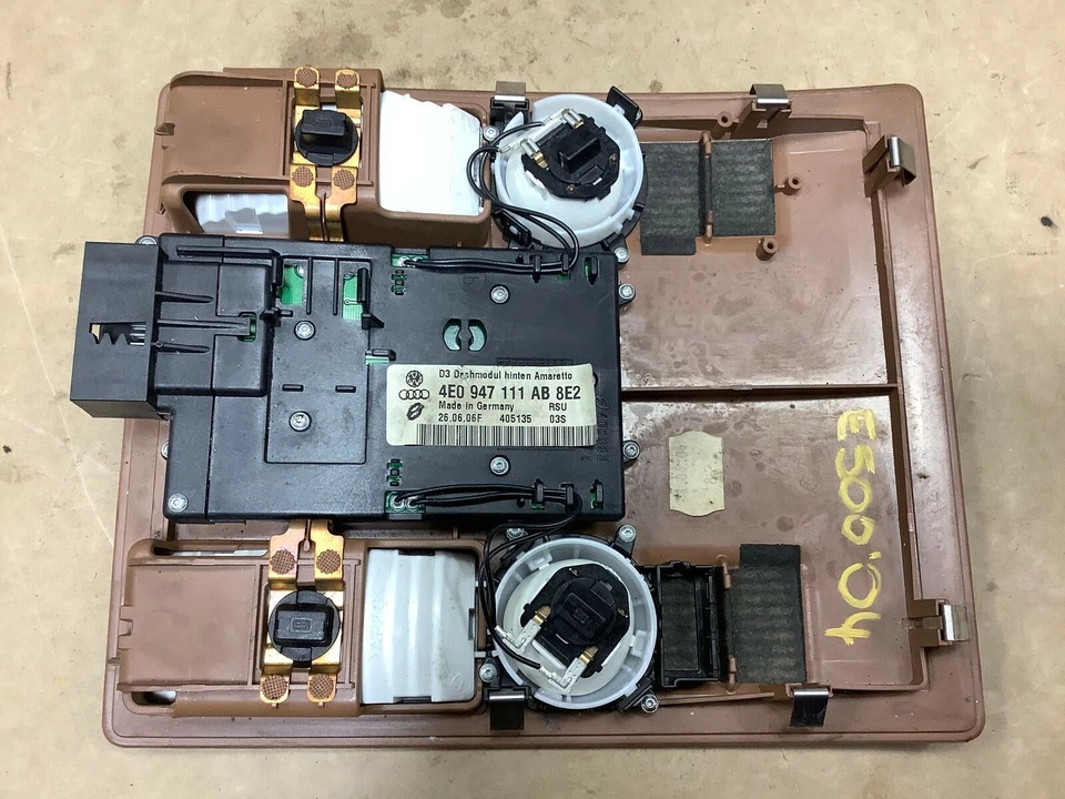 Audi A8 Quattro 2006 techo superior trasero cúpula de lectura marrón claro OEM+ Foto 4 de 4