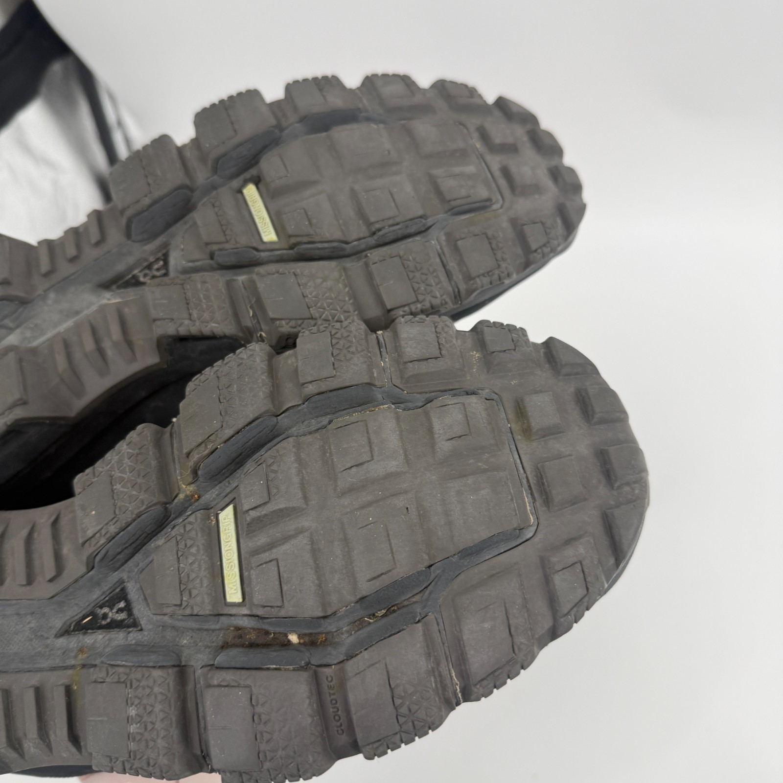 On Cloud Cloudventure Waterproof Black Running Tr… - image 10