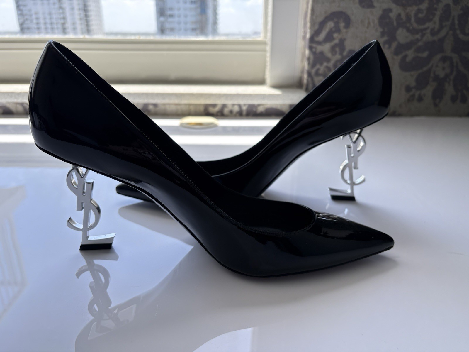 Decolte Saint Laurent Opyum 85 mm in vernice con tacco YSL argento. 39 5