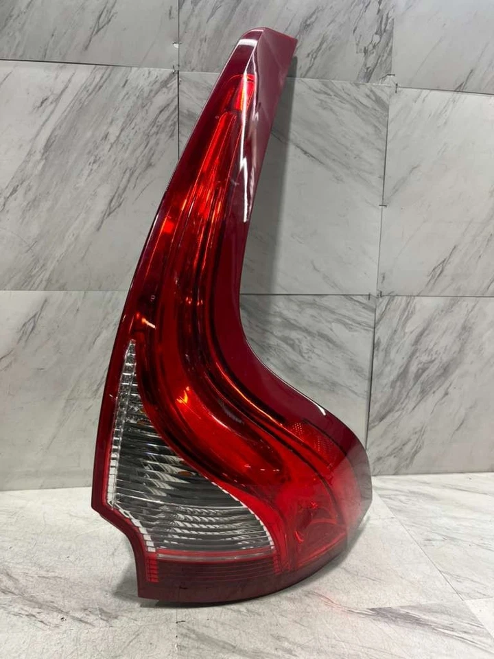 Volvo XC60 2012 2017 luz trasera exterior OEM lado derecho del pasajero LED 31395957 Foto 4 de 4