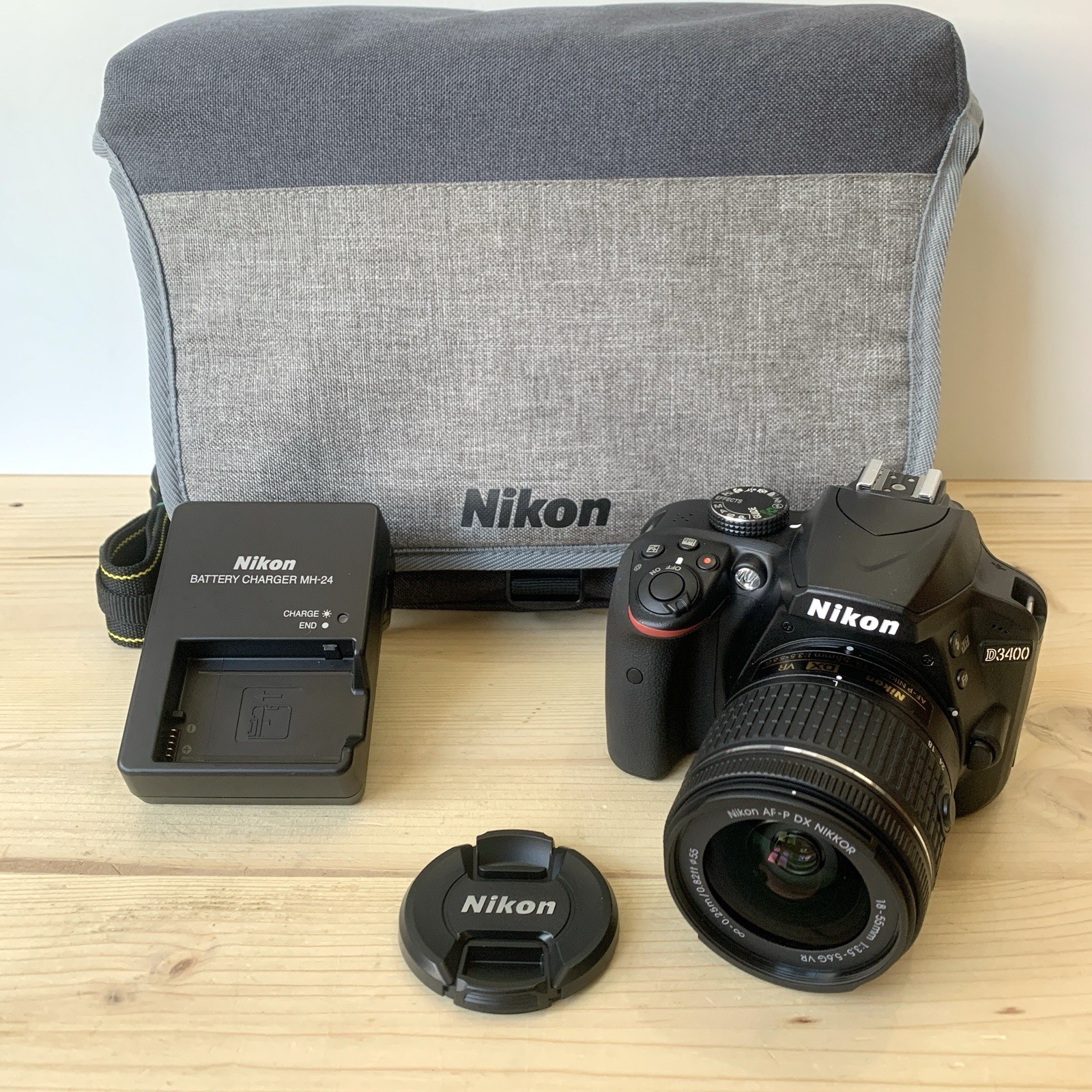 Fotocamera reflex Nikon D3400 APS-C 24.2 MP AF-P 18-55mm VR Full HD 200 scatti